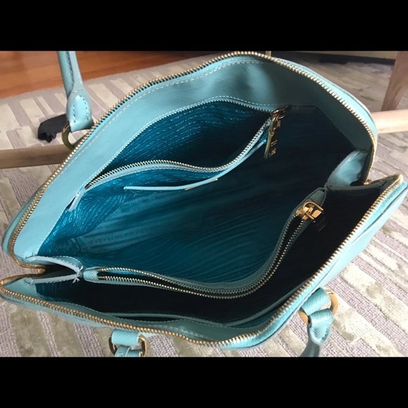 Prada Saffiano Lux handbag - Picture 5 of 8
